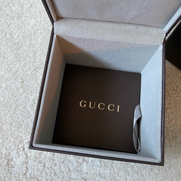 SOLD **GUCCI TIMELESS WATCH** - Picture 4 of 13